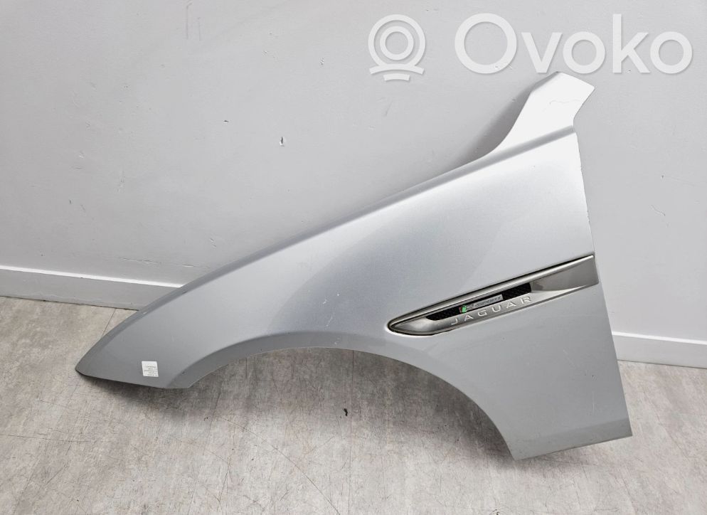 Jaguar XE Sparnas 