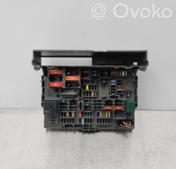 BMW 1 E81 E87 Drošinātāju kaste (komplekts) 