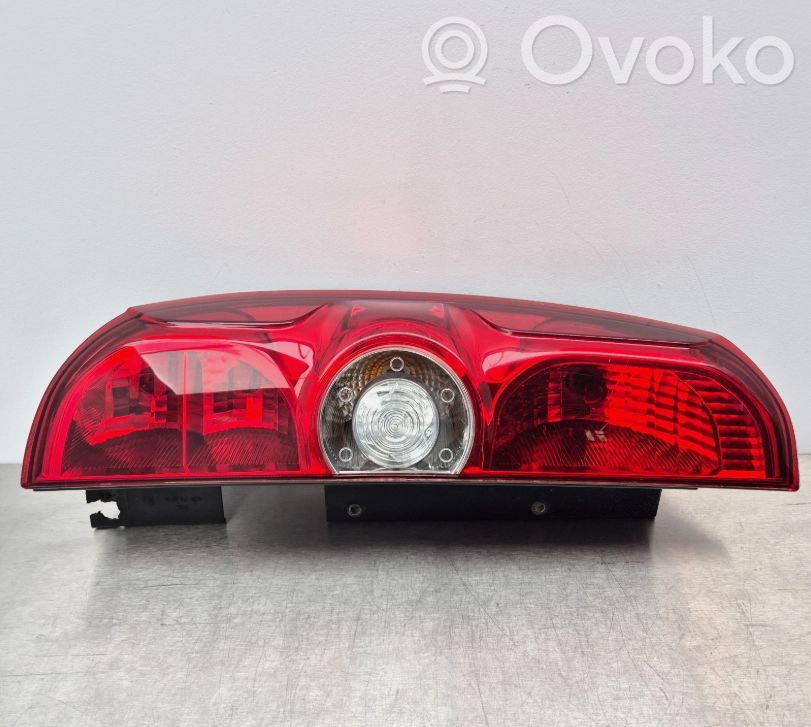 Opel Combo D Lampă spate în caroserie 