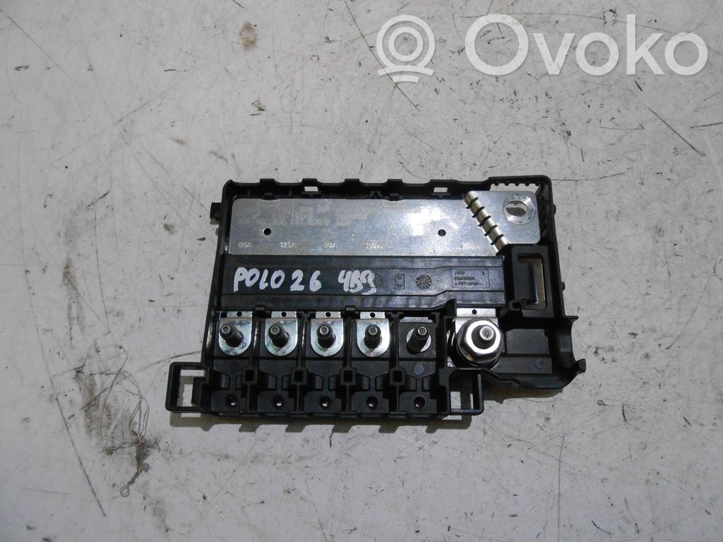 Volkswagen Polo VI Fuse module 