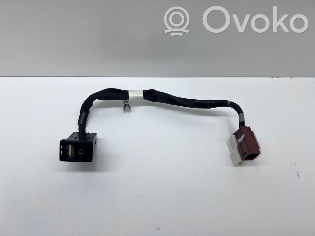 Toyota Verso USB socket connector 