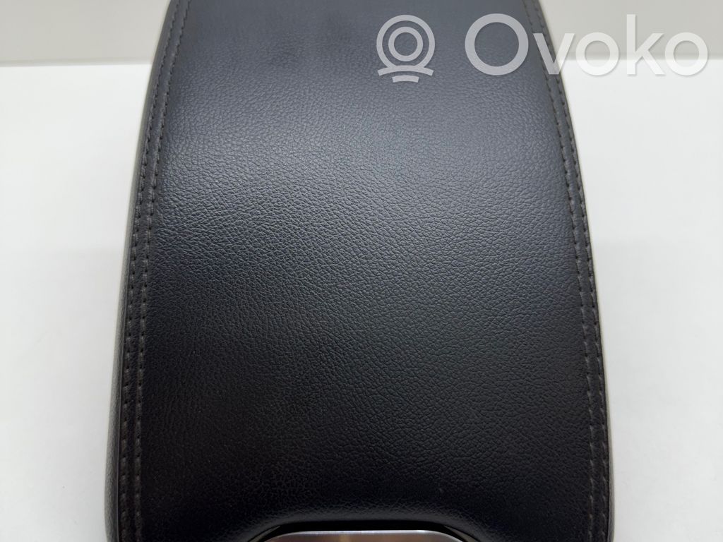 Armrest   39823171,2476397,30755587,30791831