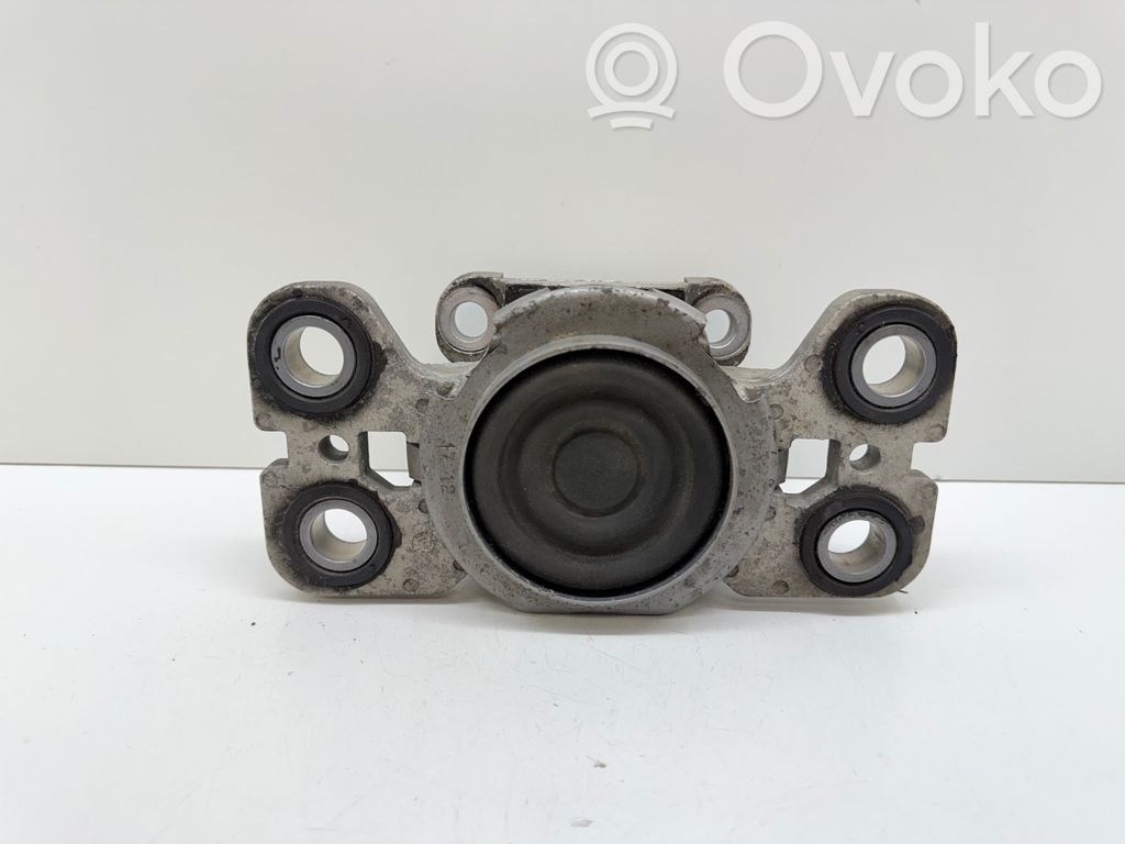Volvo XC60 Engine mount bracket 