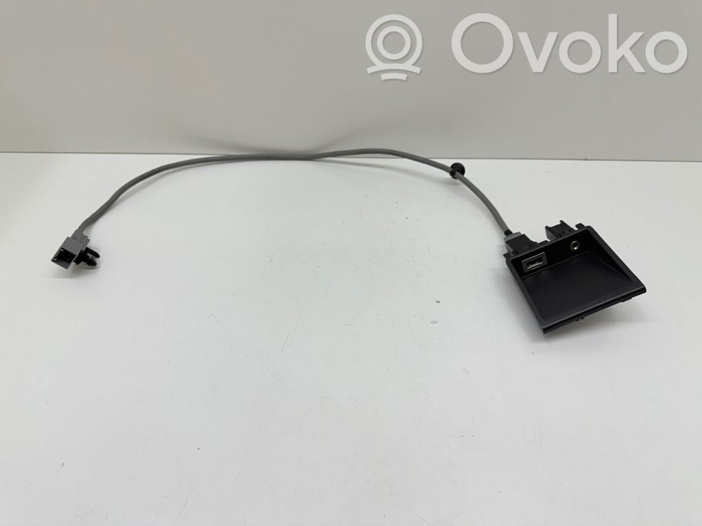 USB-Anschluss   8M5T19A164VA,31285606,1302395