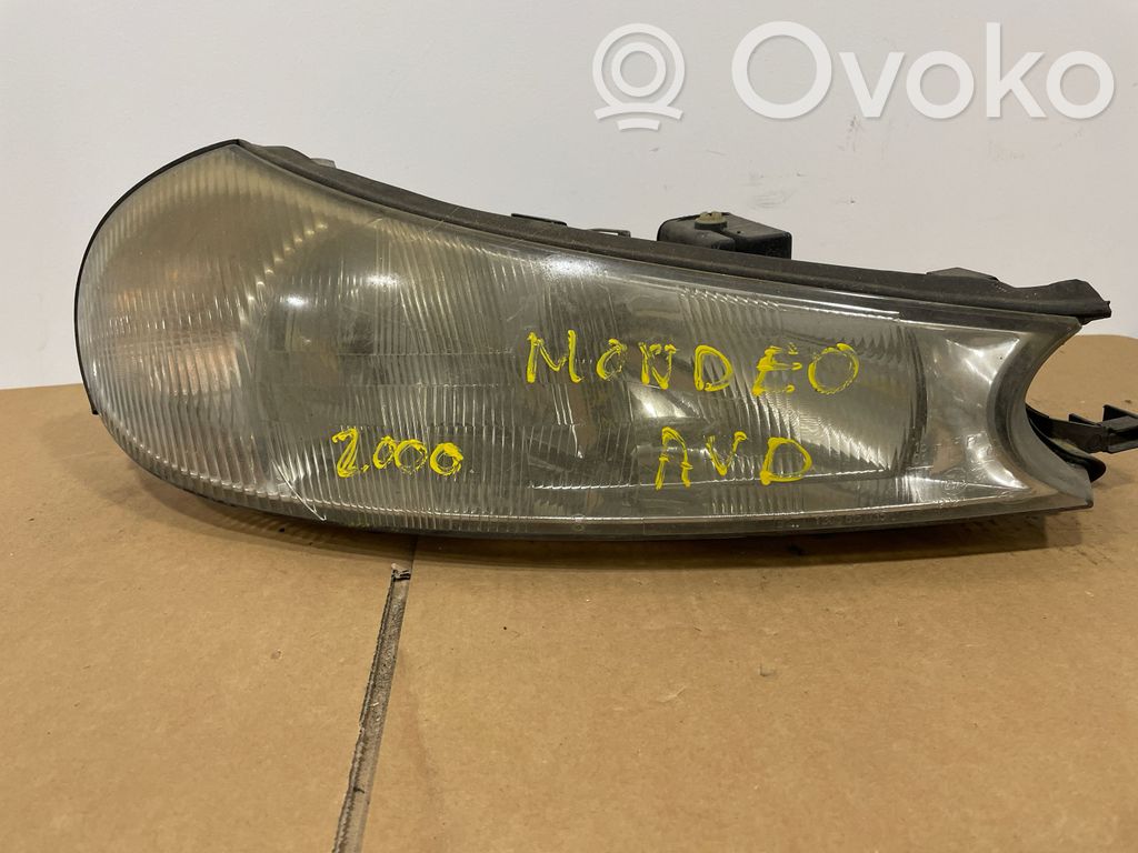 Ford Mondeo MK II Lampa przednia 
