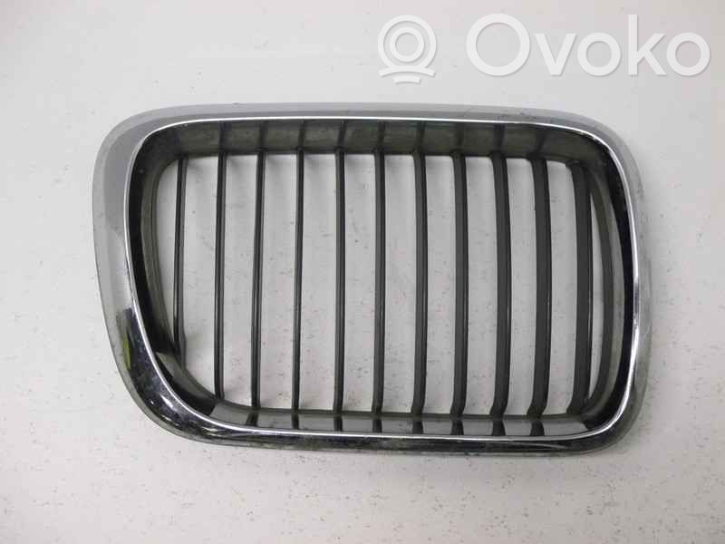 BMW 3 E36 Priekšējais režģis 