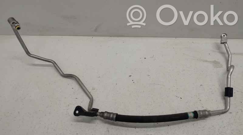 BMW 1 E81 E87 Ilmastointilaitteen putki (A/C) 
