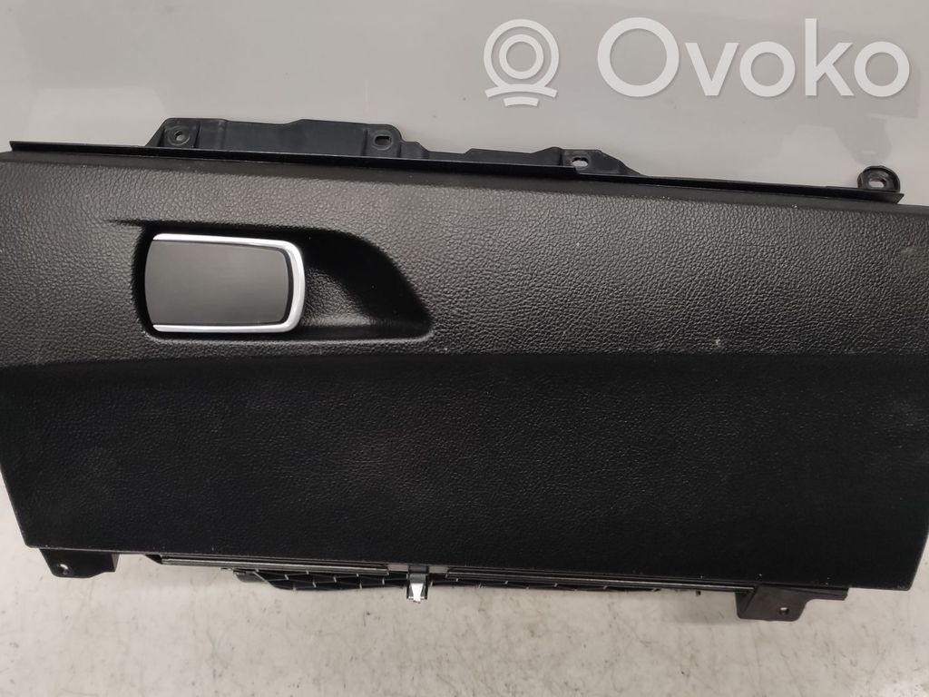 BMW 1 F20 F21 Mantu nodalījums 