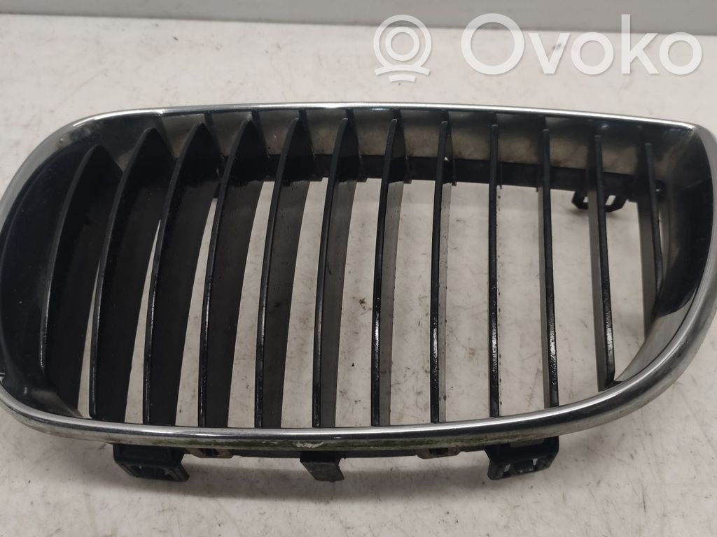 BMW 1 E81 E87 Grotelės priekinės 