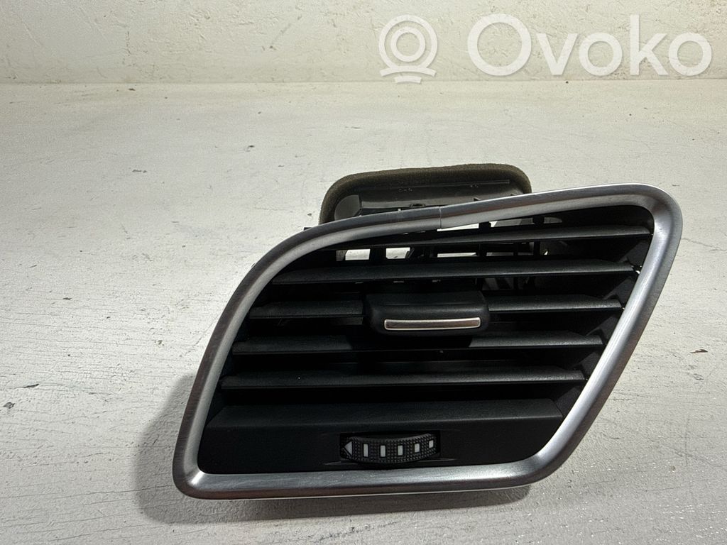 Audi Q3 8U Boczna kratka nawiewu deski rozdzielczej 