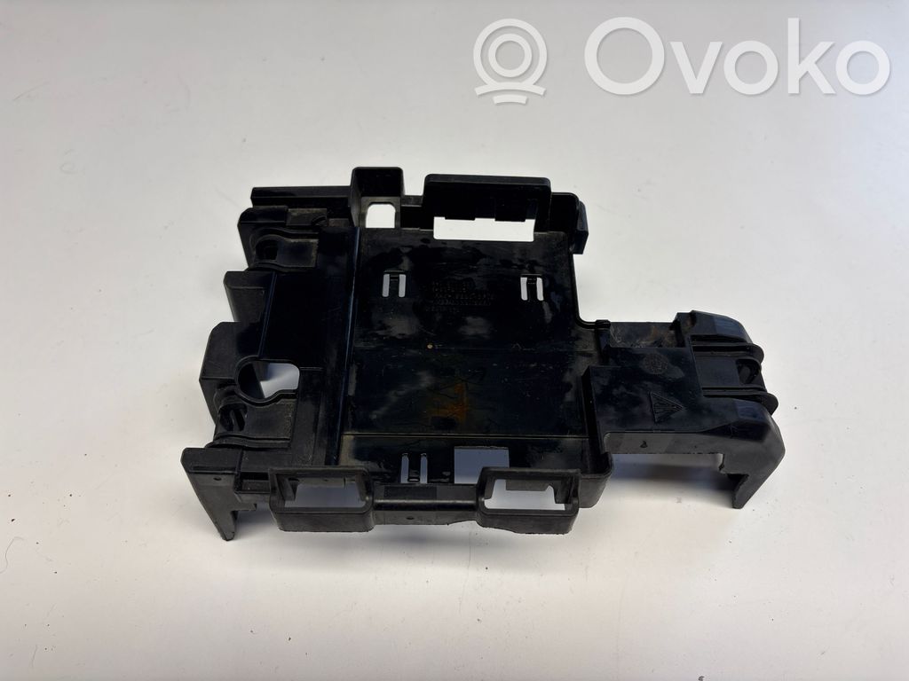 Muu moottoritilan osa   9J1971336