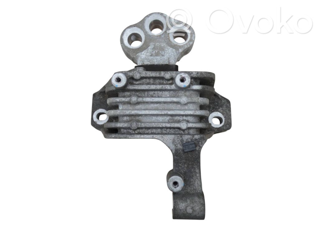 Jeep Cherokee Engine mount bracket 