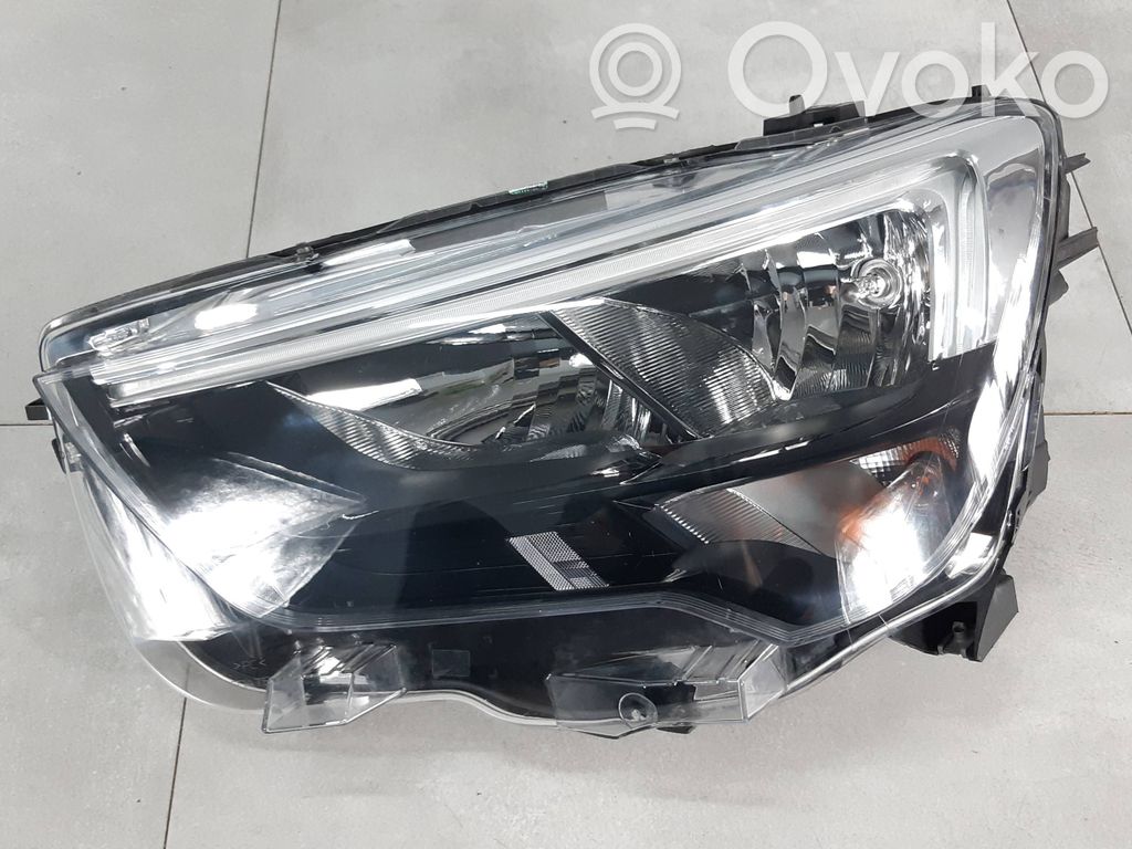Opel Combo E Priekšējais lukturis 