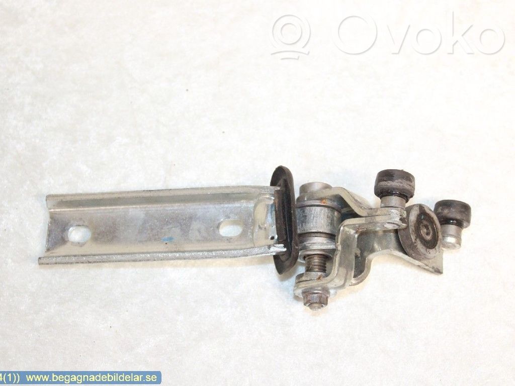 Iveco Daily 4th gen Sliding door upper roller guide/hinge 