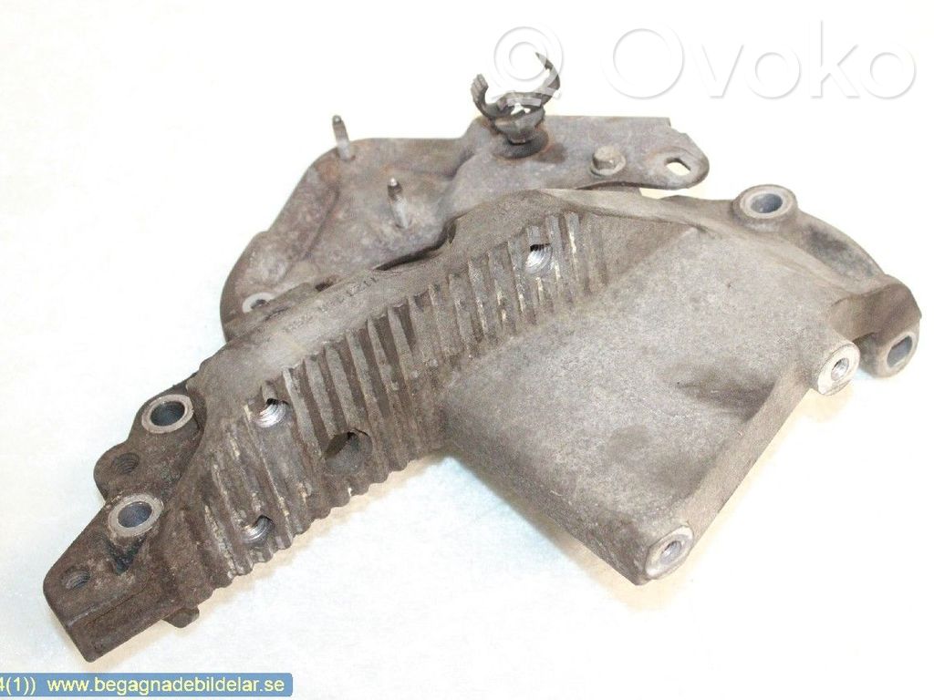 Engine mounting bracket   112310605R,112310605R