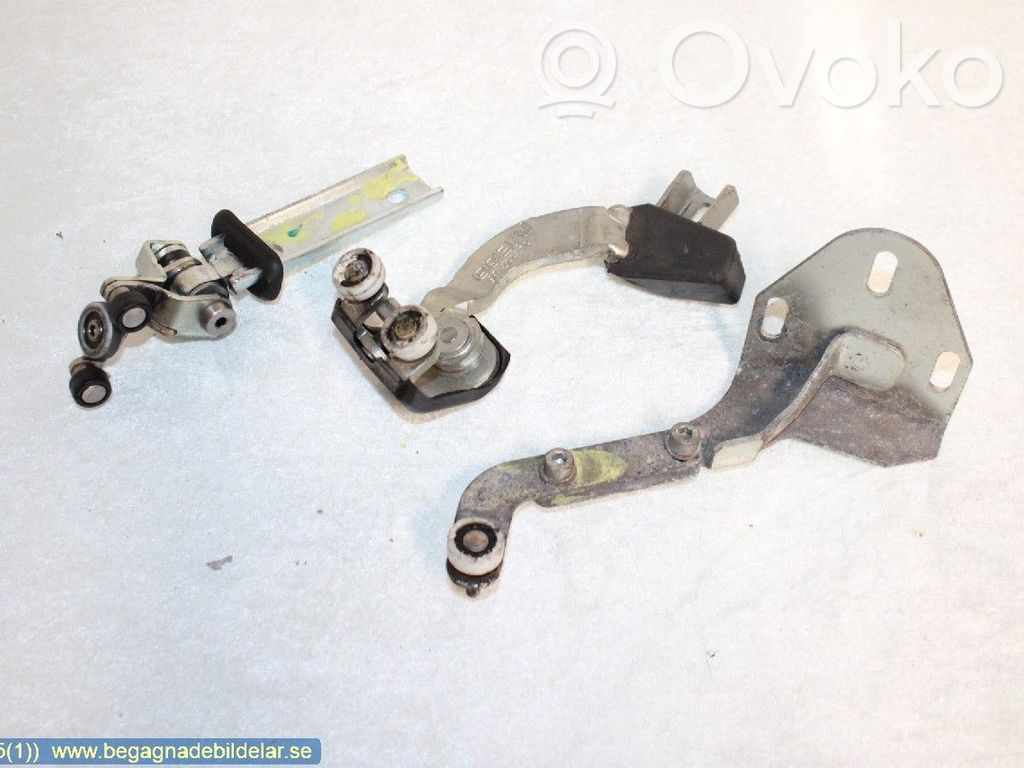 Iveco Daily 4th gen Sliding door upper roller guide/hinge 