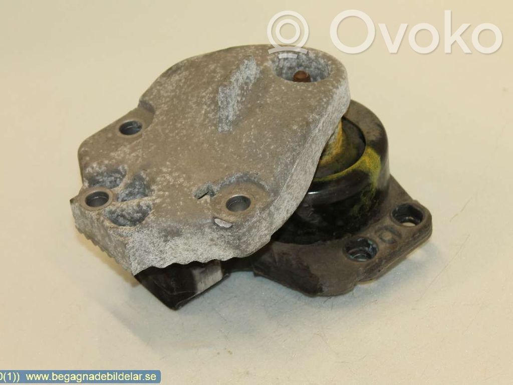 Engine mounting bracket   8200022596