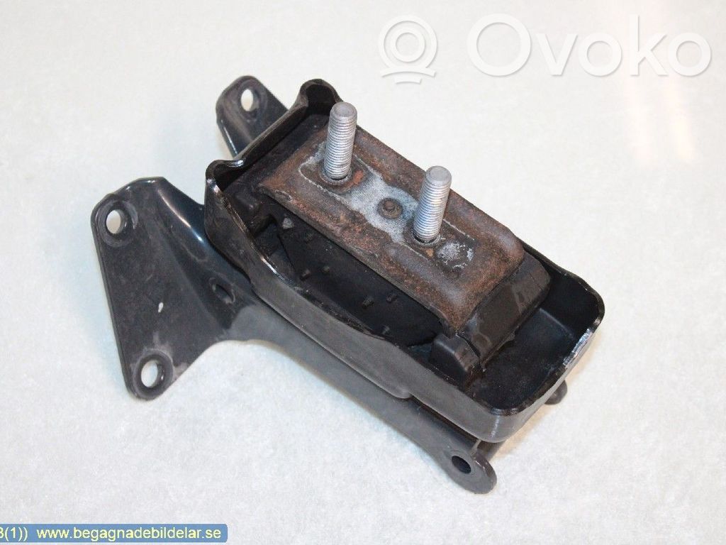Engine mount bracket   5801283685