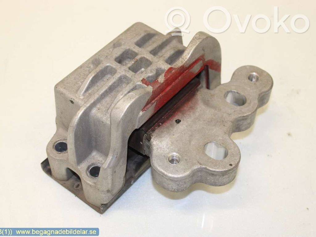 Engine mounting bracket   GK217M124AD,2080669,GK217M124AE