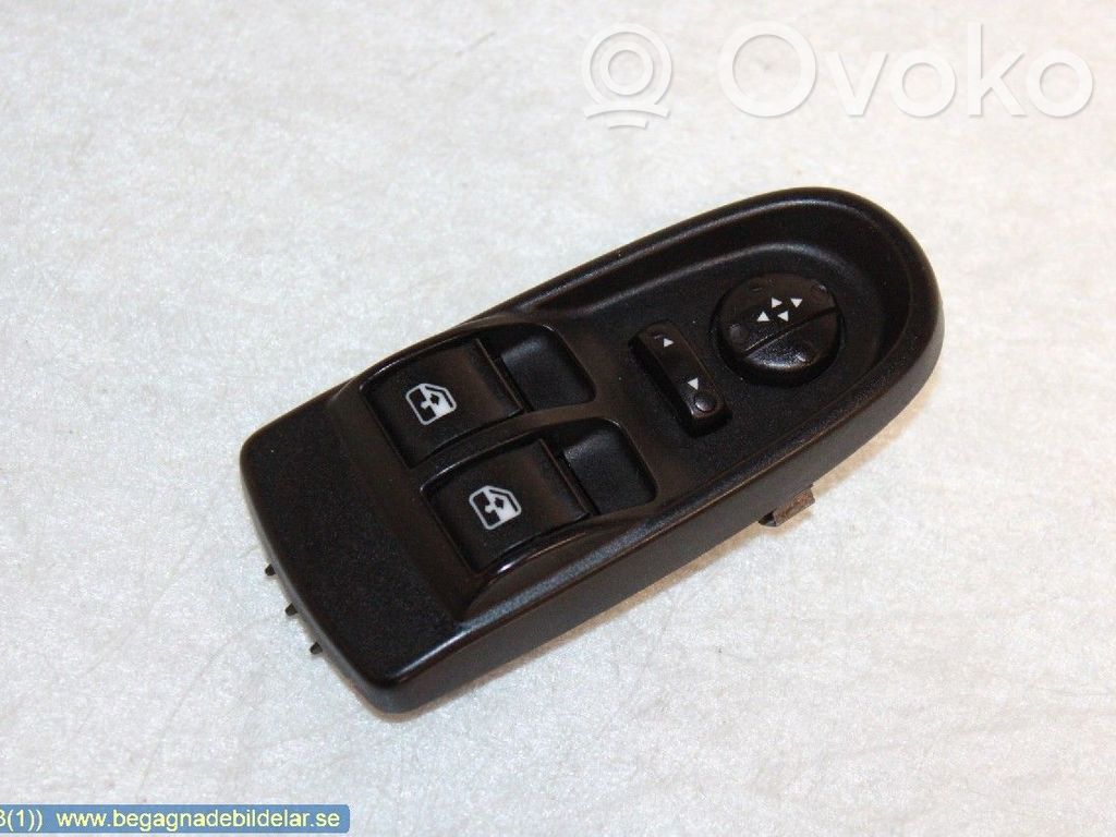 Electric window control switch   5801484207