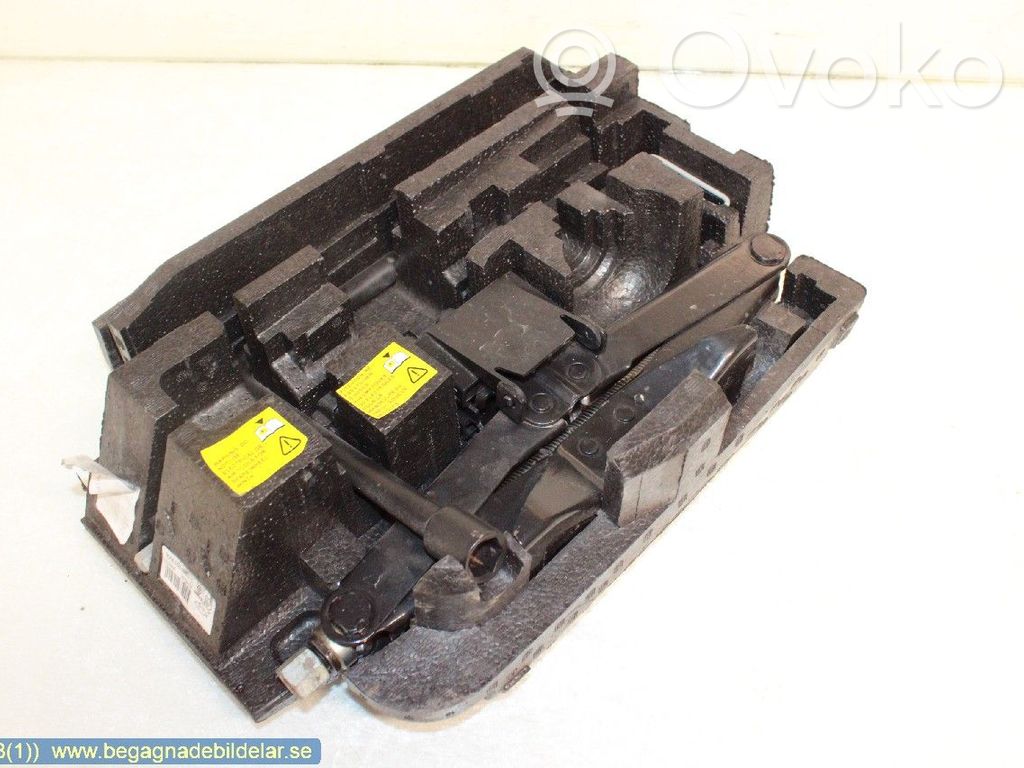 Renault Master III Tool set 