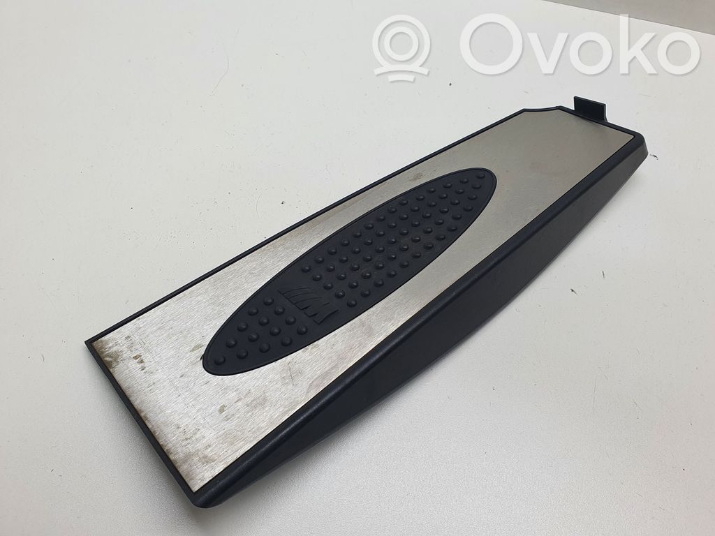 BMW 5 E60 E61 Pēdu balsts 
