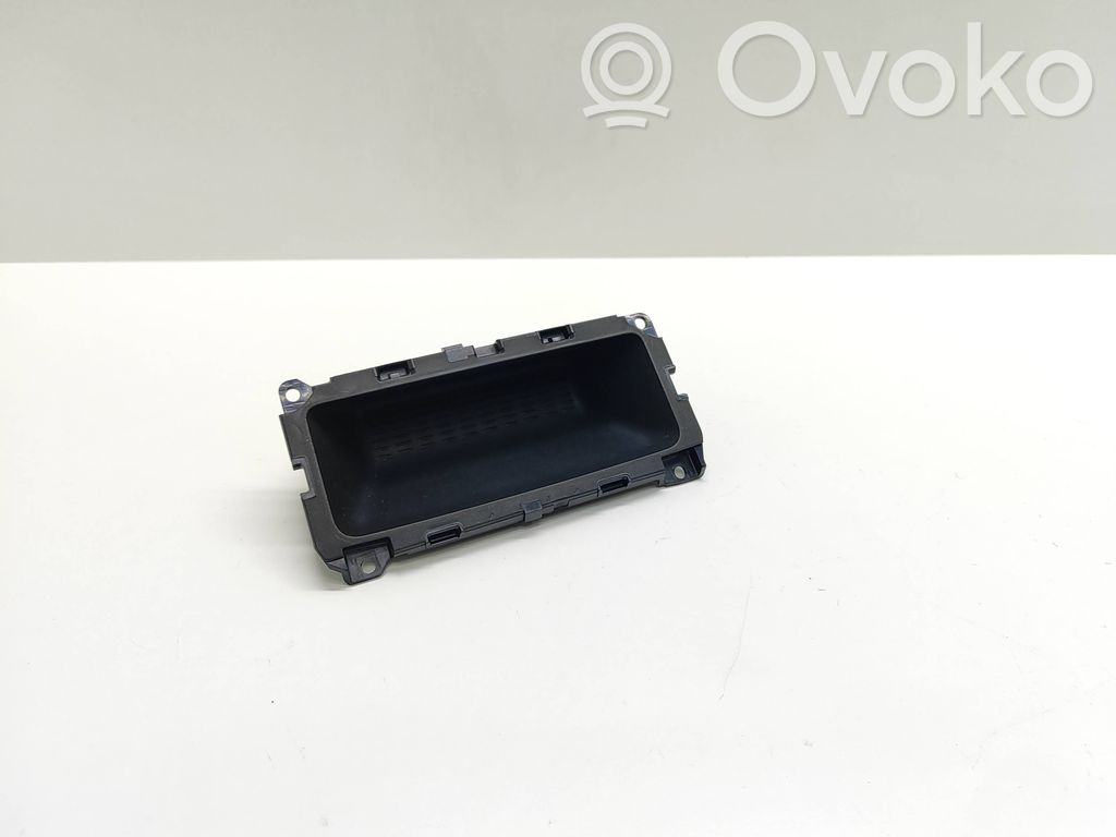 BMW 5 E60 E61 Daiktadėžė centrinės konsolės 