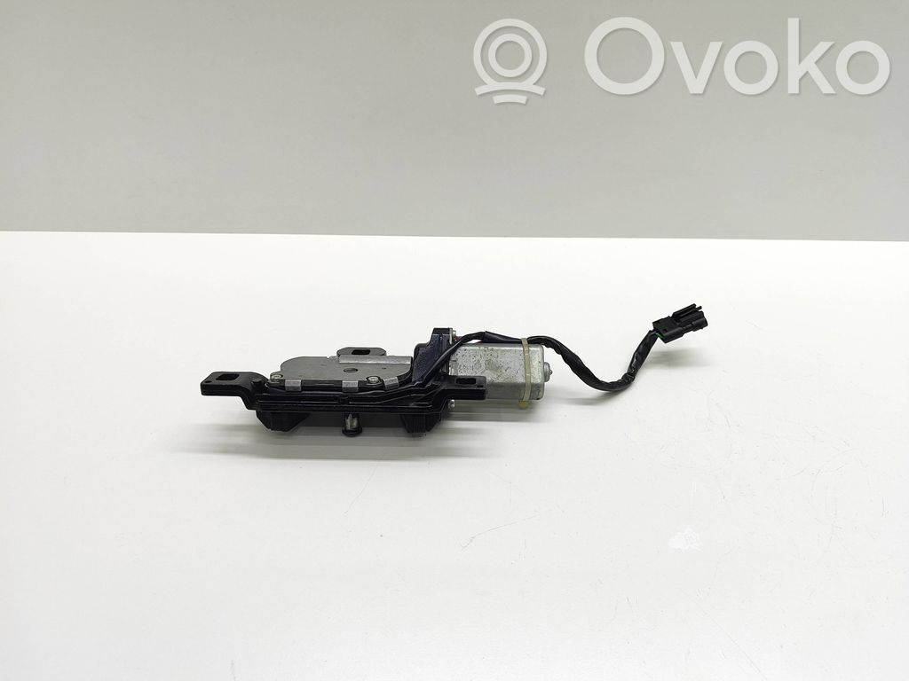 BMW 5 E60 E61 Aizmugurējā pārsega slēdzene 