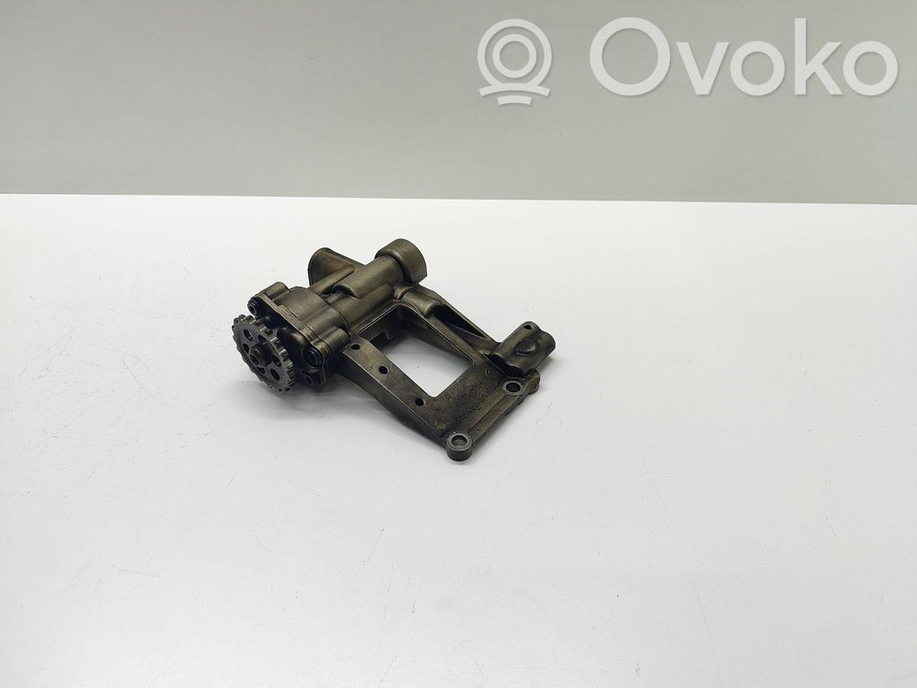 BMW 5 E60 E61 Oil pump 