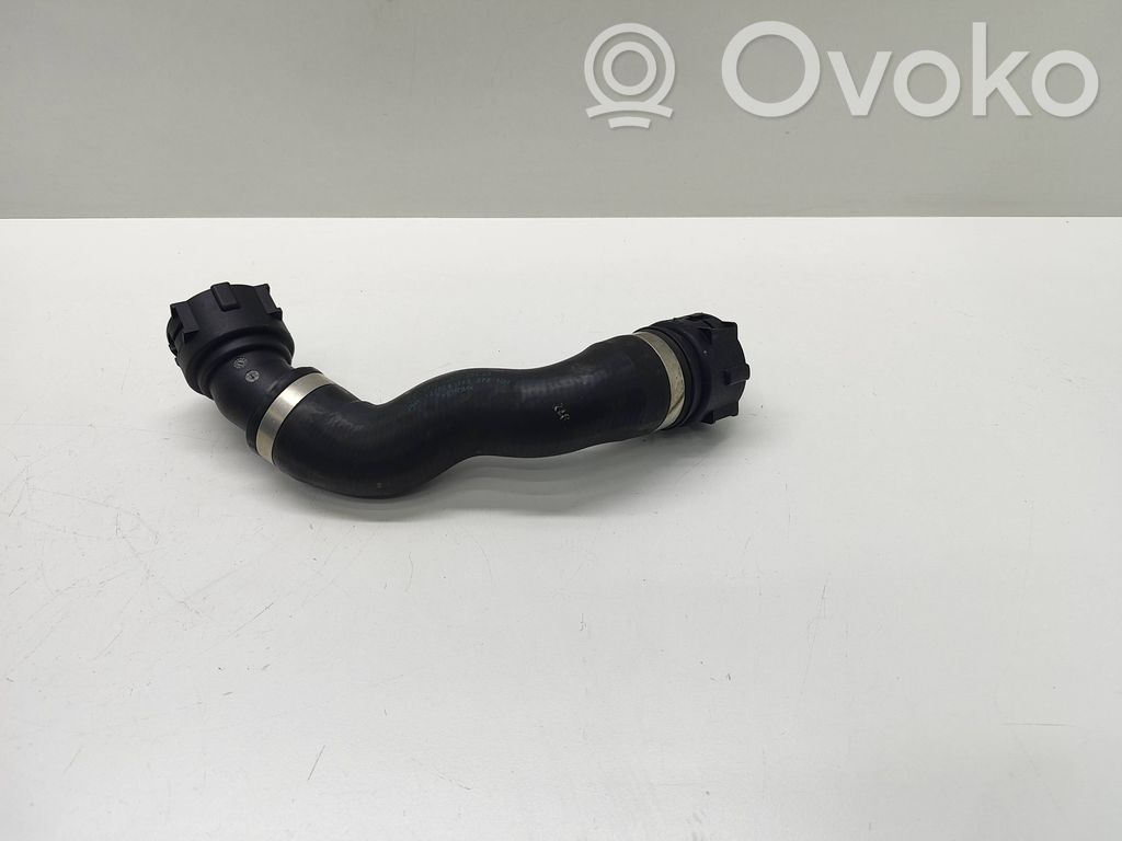 BMW 5 F10 F11 Tuyau de liquide de refroidissement moteur 