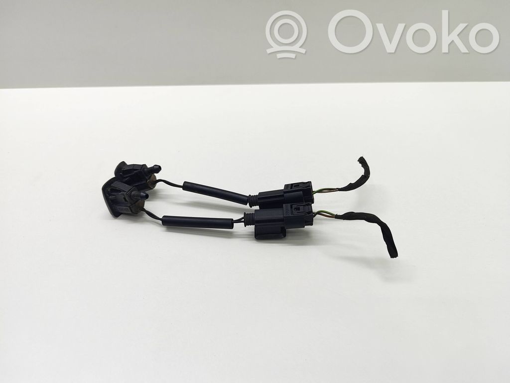 BMW 5 E60 E61 Windshield washer spray nozzle 
