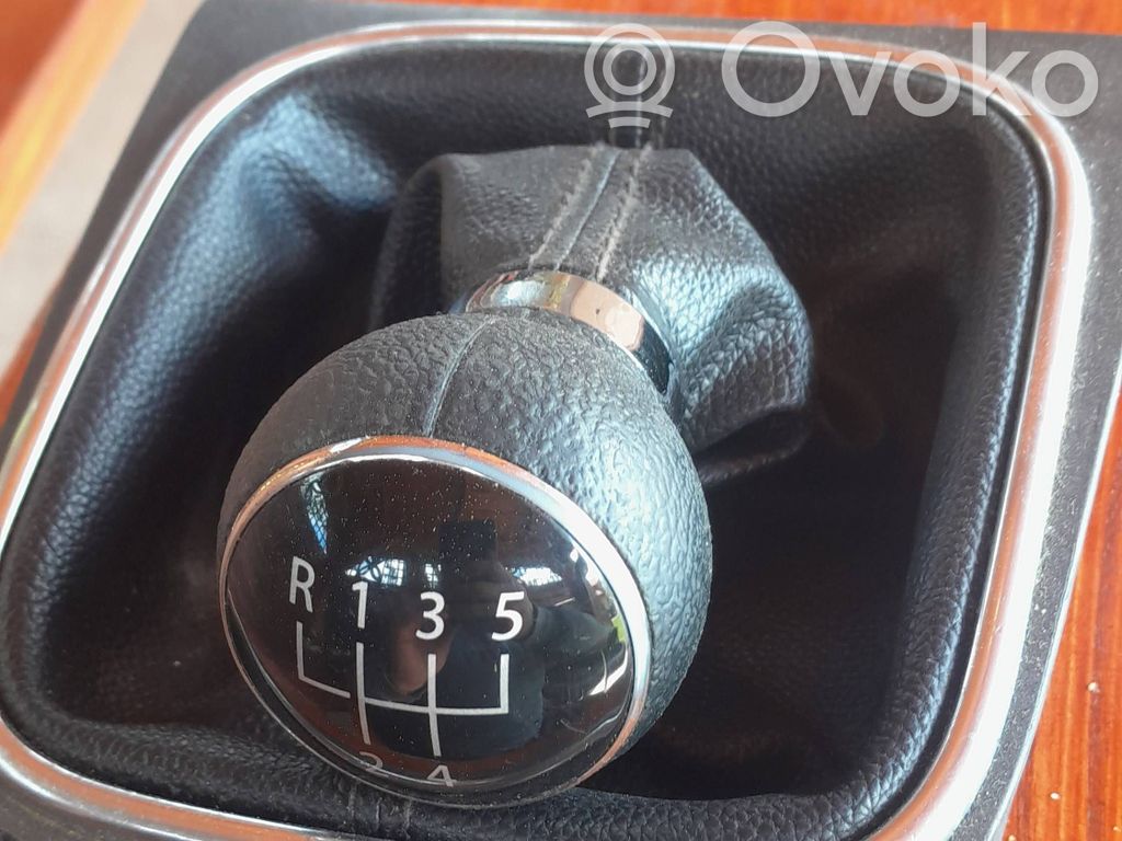 Volkswagen Golf V Drążek / Pokrętło zmiany biegów 