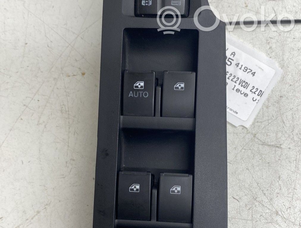 Chevrolet Captiva Electric window control switch 