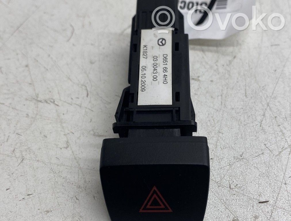 Hazard light switch   D651664H0