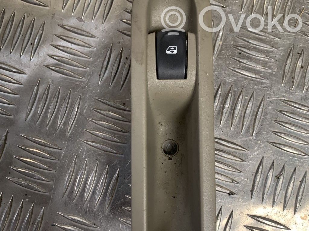 Electric window control switch   8200315536,8200315536