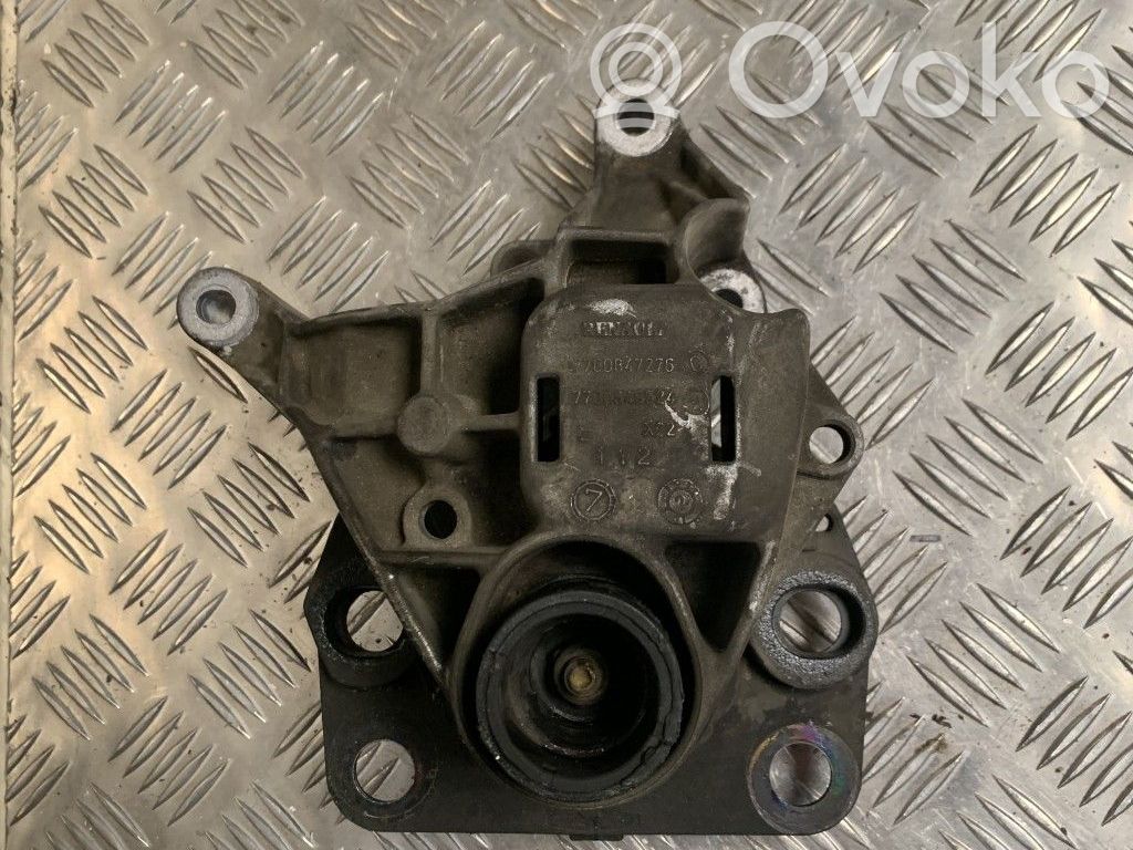 Renault Clio I Engine mount bracket 