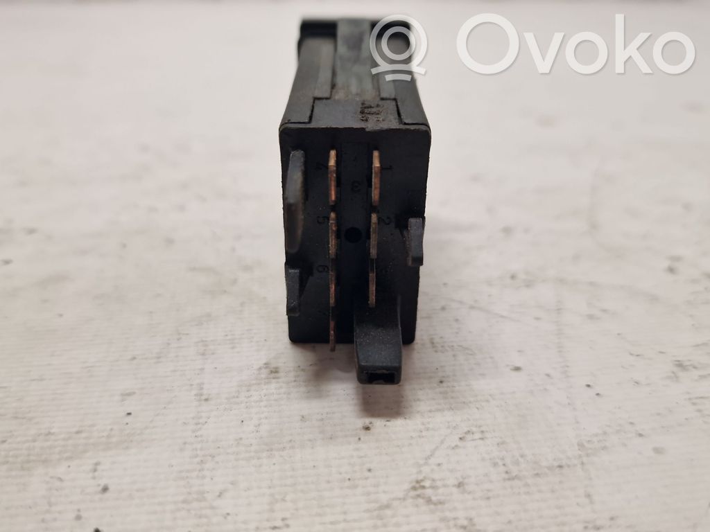 Audi A4 S4 B5 8D Interruttore luci di emergenza 