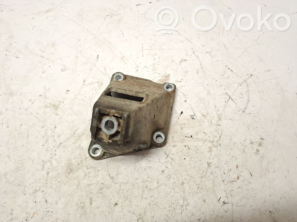 Audi A8 S8 D2 4D Engine mounting bracket 