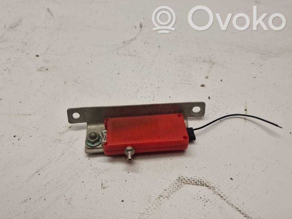 Audi A8 S8 D2 4D Pystyantennivahvistin 