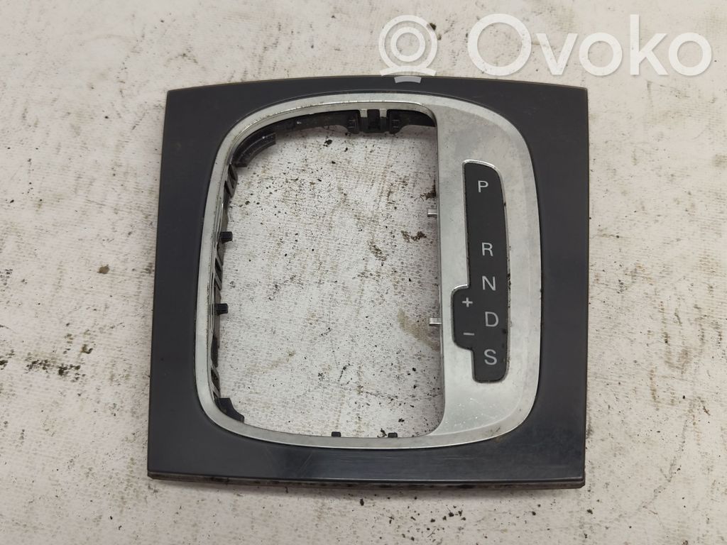 Audi A3 S3 8P Ramka drążka zmiany biegów 