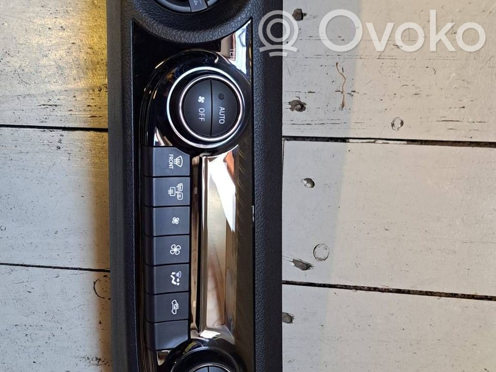 Toyota Hilux VIII Unitate control climatizare 