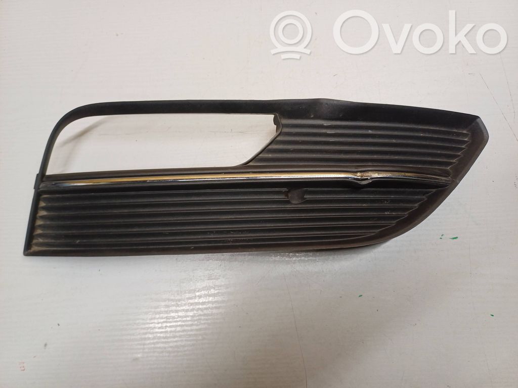 Kratka dolna zderzaka przedniego   8V3807682,8V3807682A