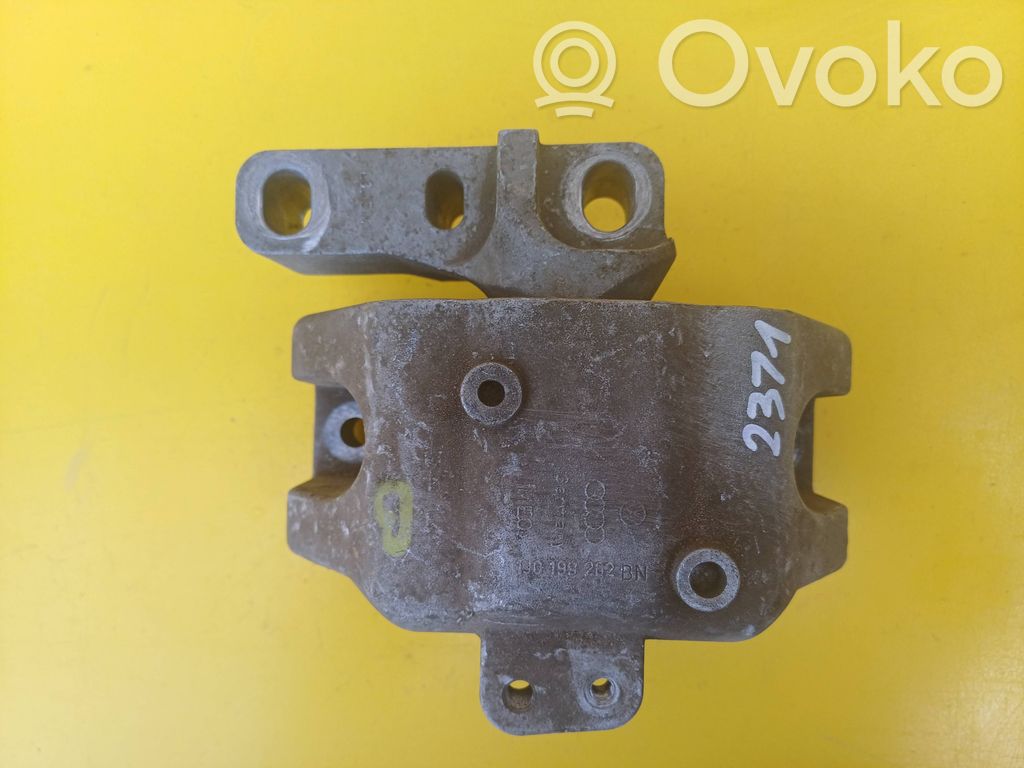 Volkswagen Golf IV Engine mount bracket 