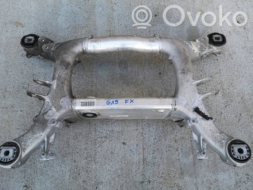 BMW 8 G15 Galinis traversas 