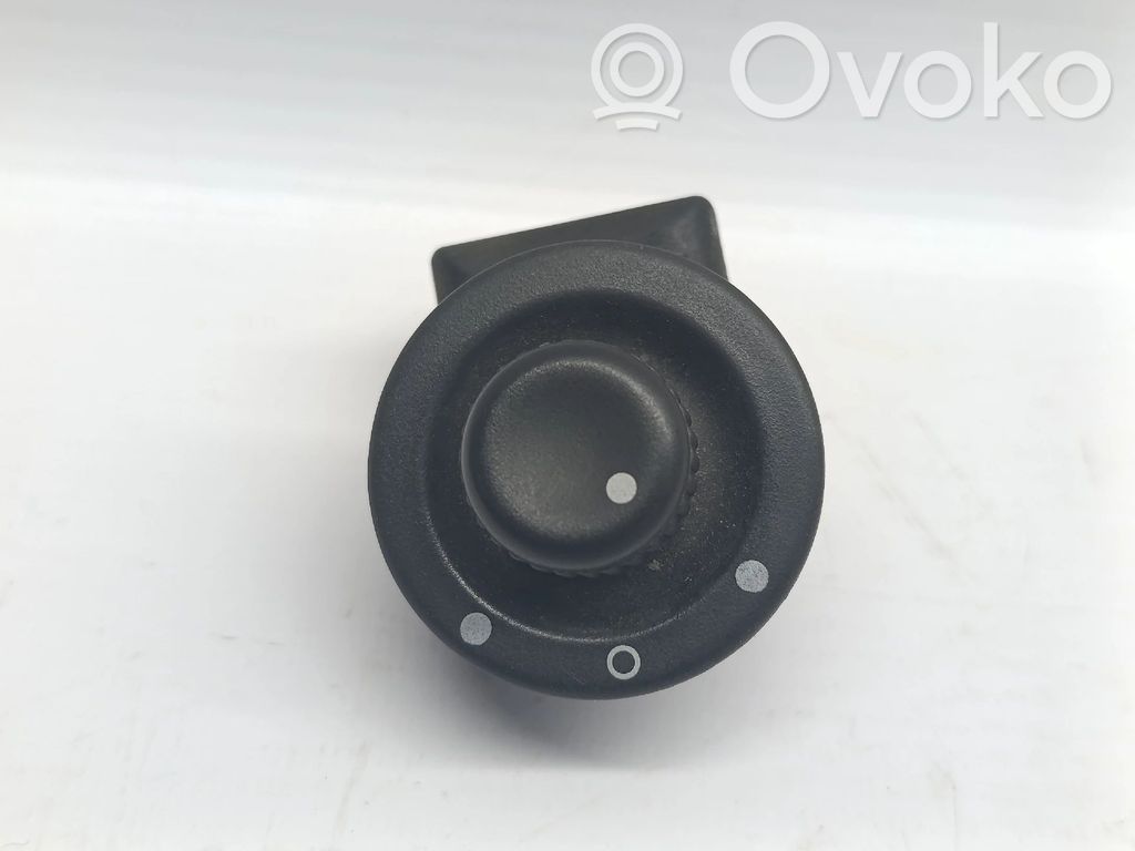 Wing mirror switch   8000002442A