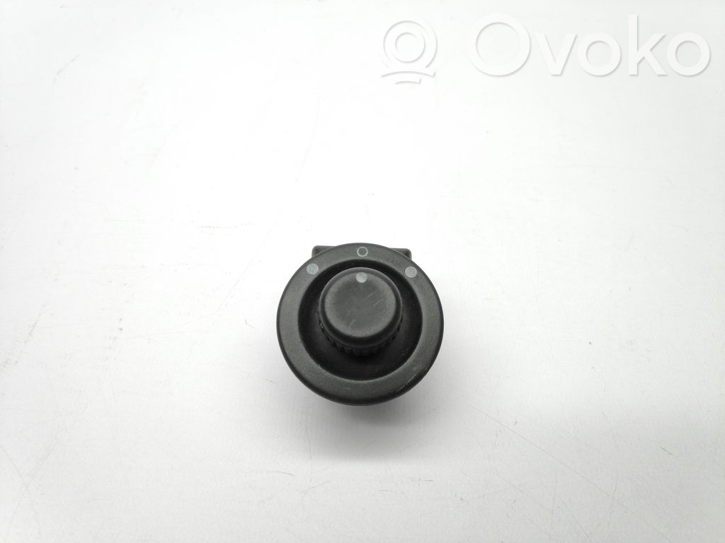 Wing mirror switch   8200002442A,CLIOIII,LAGUNAII,MEGANEII,SCENICII