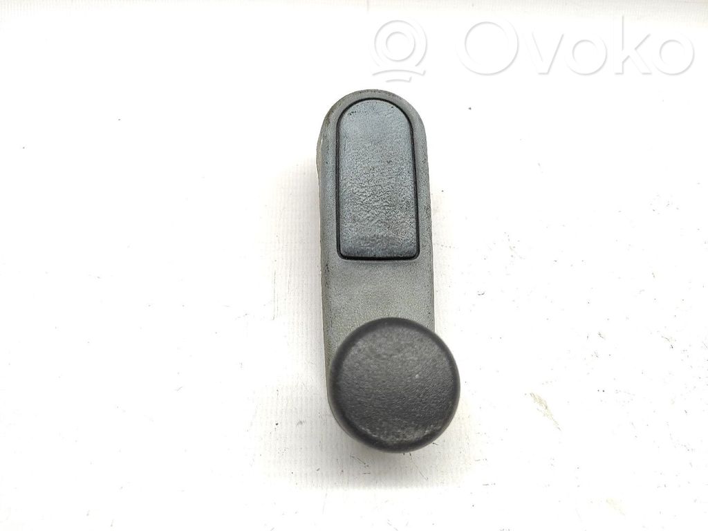 Asa de la ventanilla de la puerta delantera