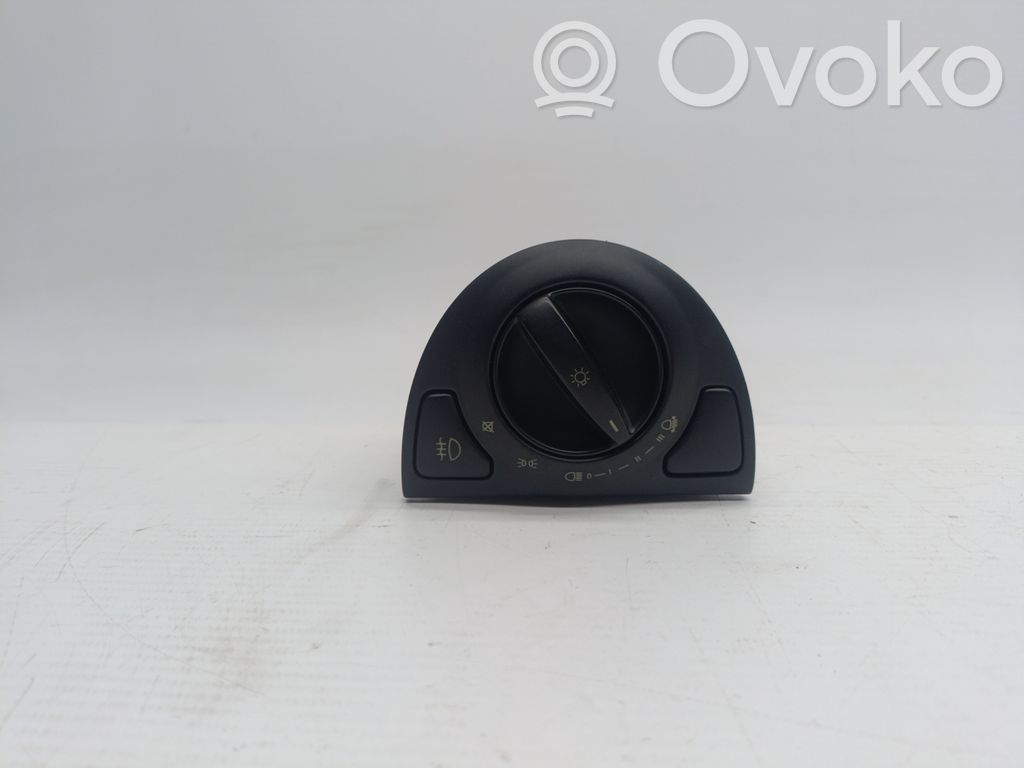 Light switch   12786134
