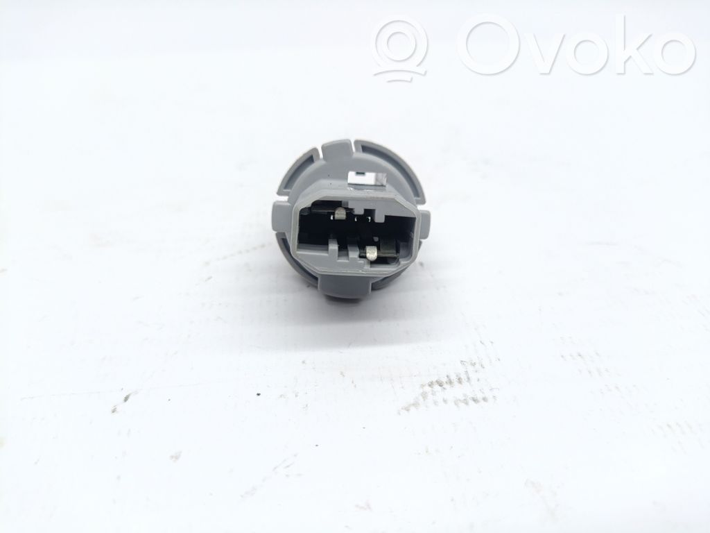 Takavalon polttimon suojan pidike   STANLEYW21W,2CONECTORES,W21W
