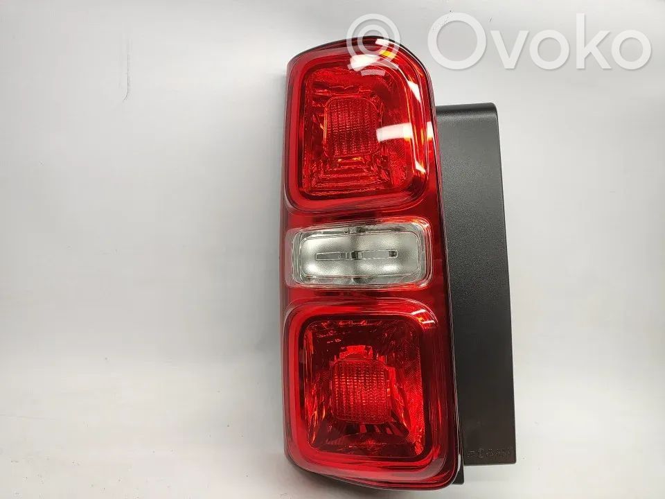 Aizmugurējais lukturis pārsegā   9808243180,DEPO